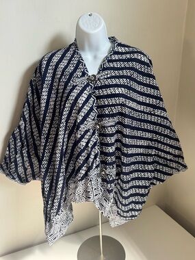 d’keys Navy & White Patterned Button-Pincho Top